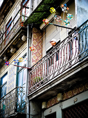 Balcons dans une rue de Porto